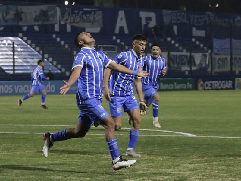 Godoy Cruz se lo dio vuelta a Rosario Central y le ganó en Mendoza