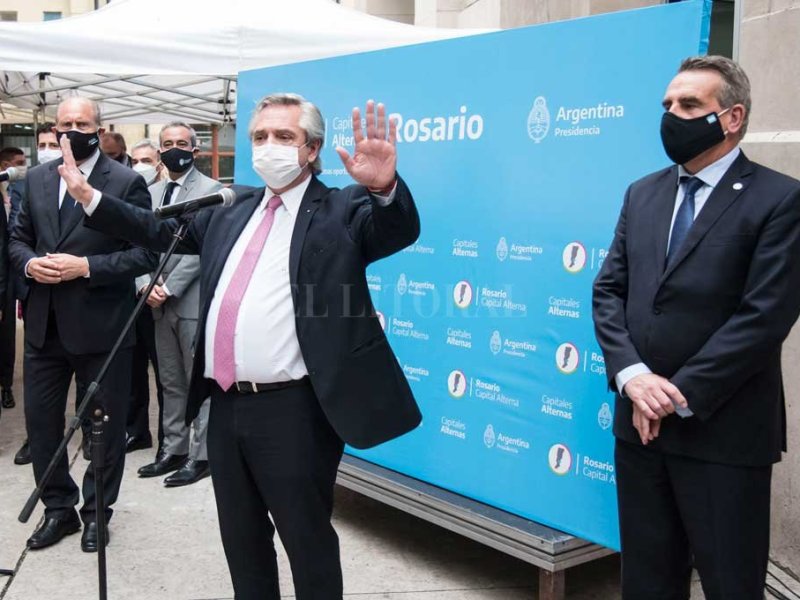 Fernández confirmó que Rossi deberá dejar Defensa para participar de las PASO