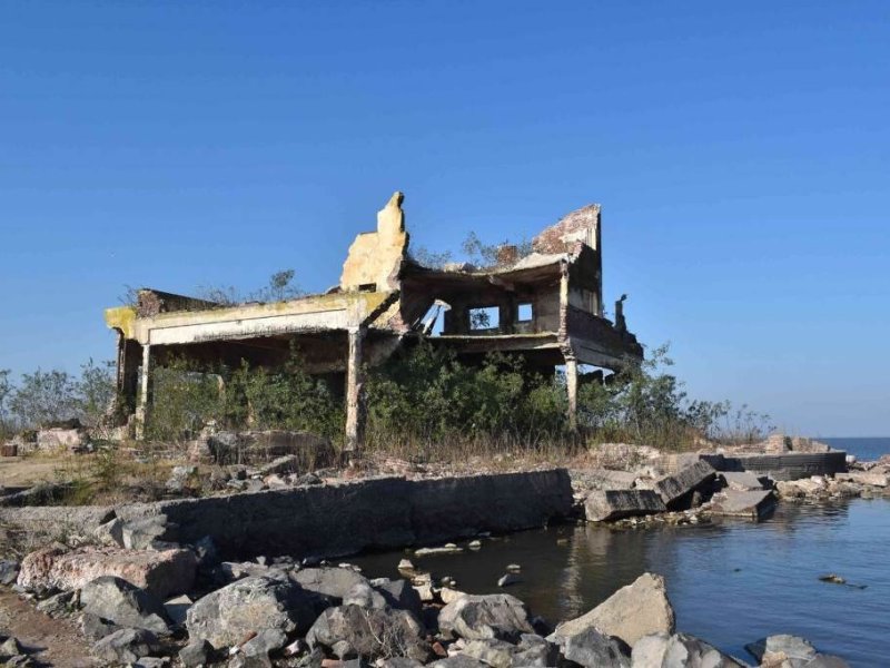 El antiguo hotel de Melincué otra vez se posa sobre la laguna