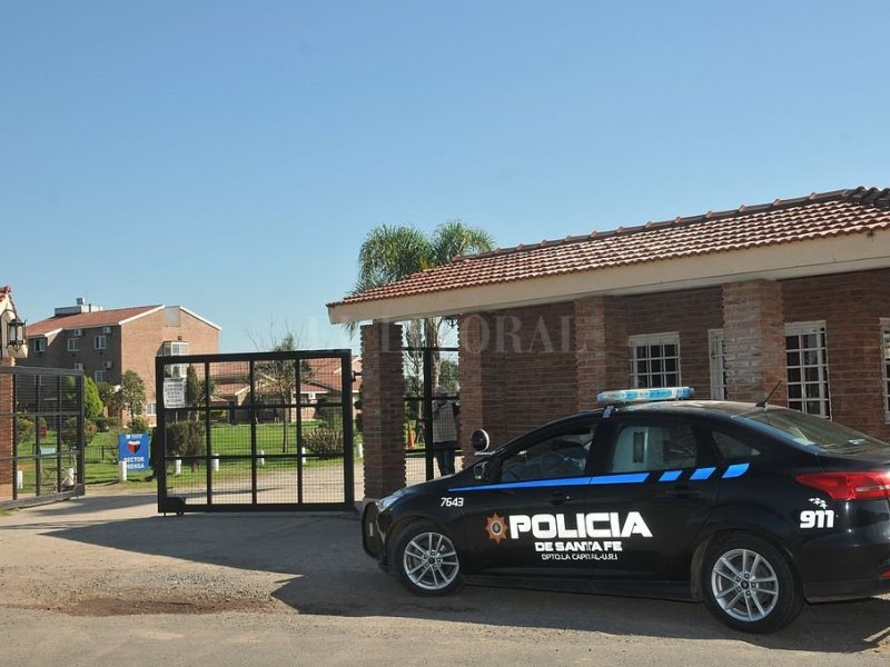 Cinco barras de Colón demorados por «apretar» a los jugadores