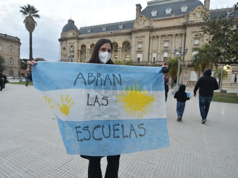 Piden que las escuelas dejen de estar «atadas» al semáforo epidemiológico