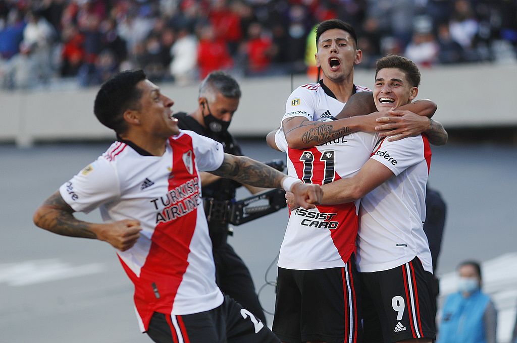 Con dos goles de Julián Álvarez, River le ganó el superclásico a Boca en el Monumental