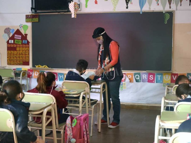 Docentes santafesinos, con mociones de apoyo y rechazo al aumento salarial