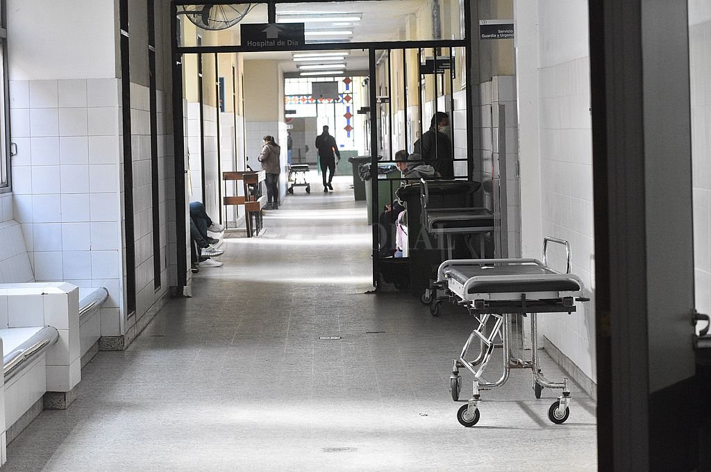 Según un estudio del hospital Cullen, el avance de la vacunación redujo las internaciones y la mortalidad
