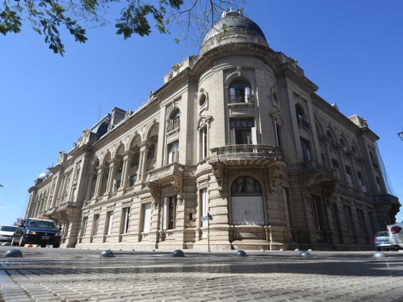 Gobierno santafesino cerró por decreto la paritaria docente y todos cobran aumento de sueldo