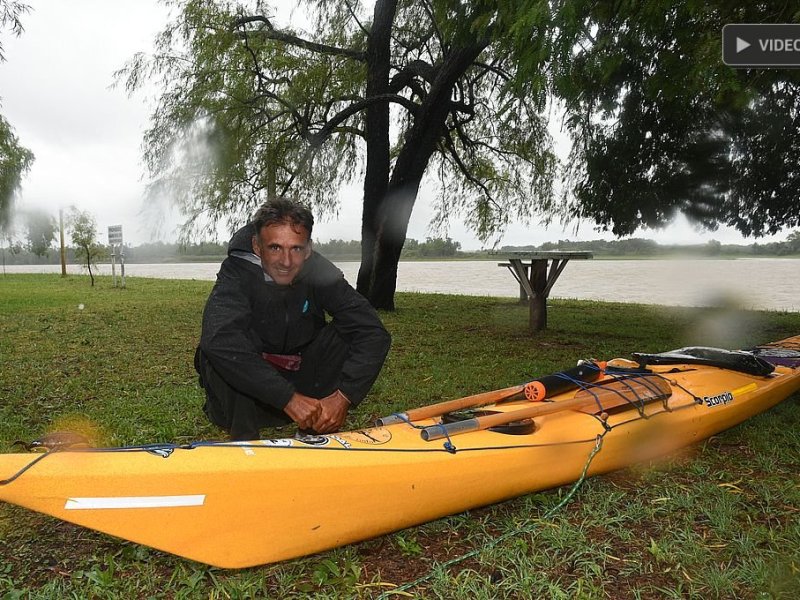 En la pandemia hizo un «clic» mental y decidió lanzarse a remar el río Paraná