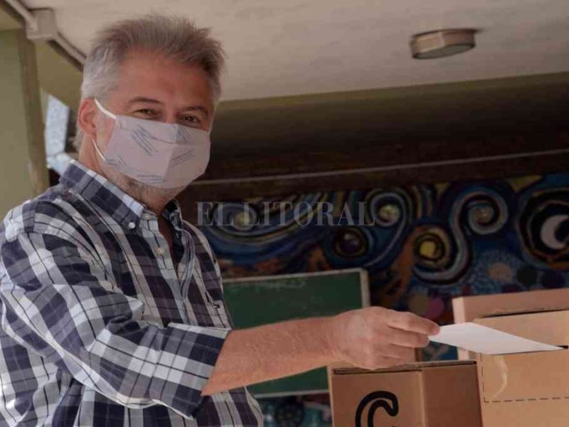 Votó Roberto Mirabella: «Es importante que cada dos años podamos elegir quienes nos gobiernan y fortalecer nuestra democracia»