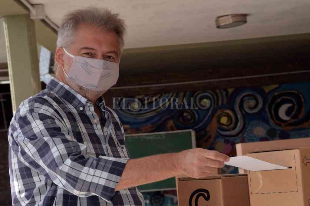 Votó Roberto Mirabella: «Es importante que cada dos años podamos elegir quienes nos gobiernan y fortalecer nuestra democracia»