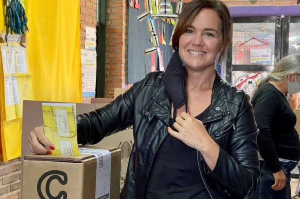 Votó Anita Martínez en Rosario: «Las expectativas son buenas»
