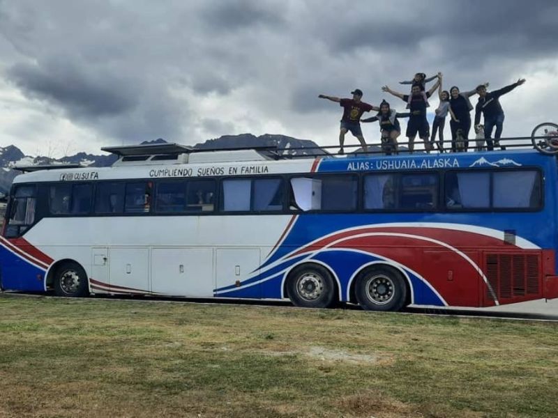 Una familia rodante con rumbo a Alaska llegó a la ciudad de Santa Fe