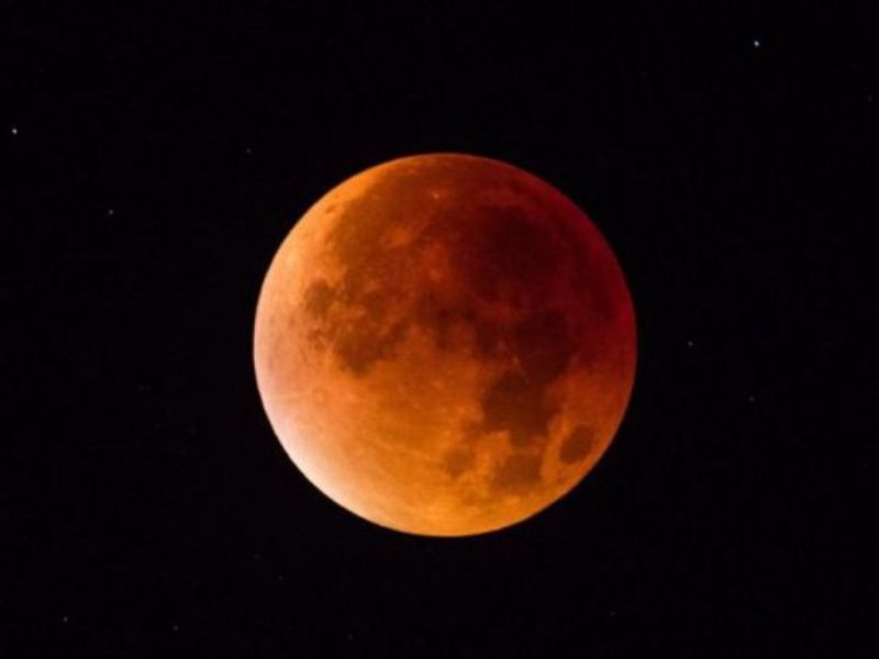 Las mejores imágenes del eclipse lunar que se pudo ver en la ciudad de Santa Fe