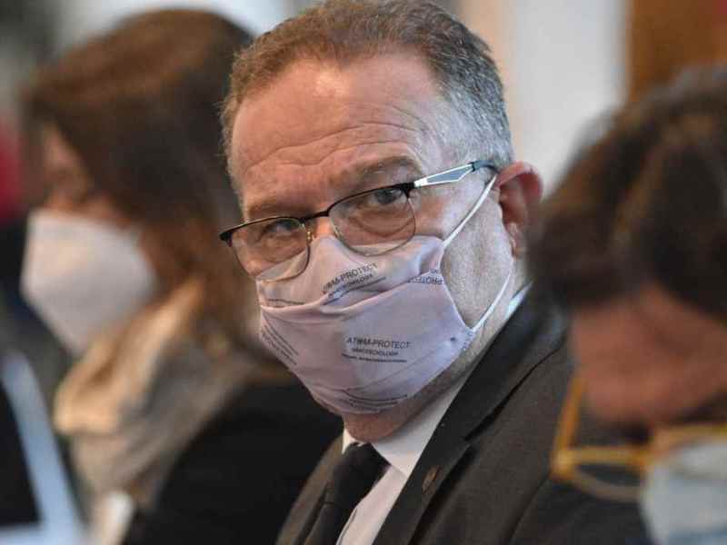 Legisladores de la oposición quieren interpelar a Lagna