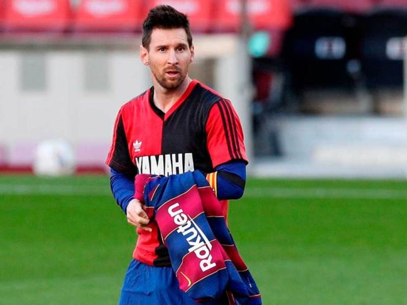 Messi no puede creer la ausencia de Maradona