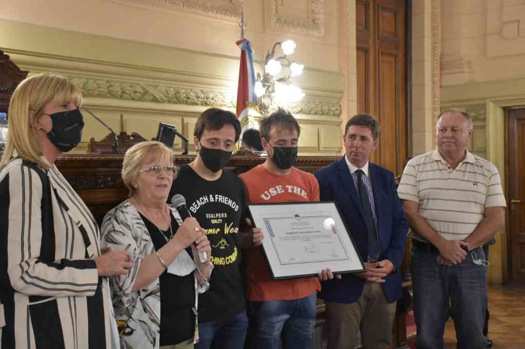 Emotivo homenaje a Roberto Lance en el senado santafesino