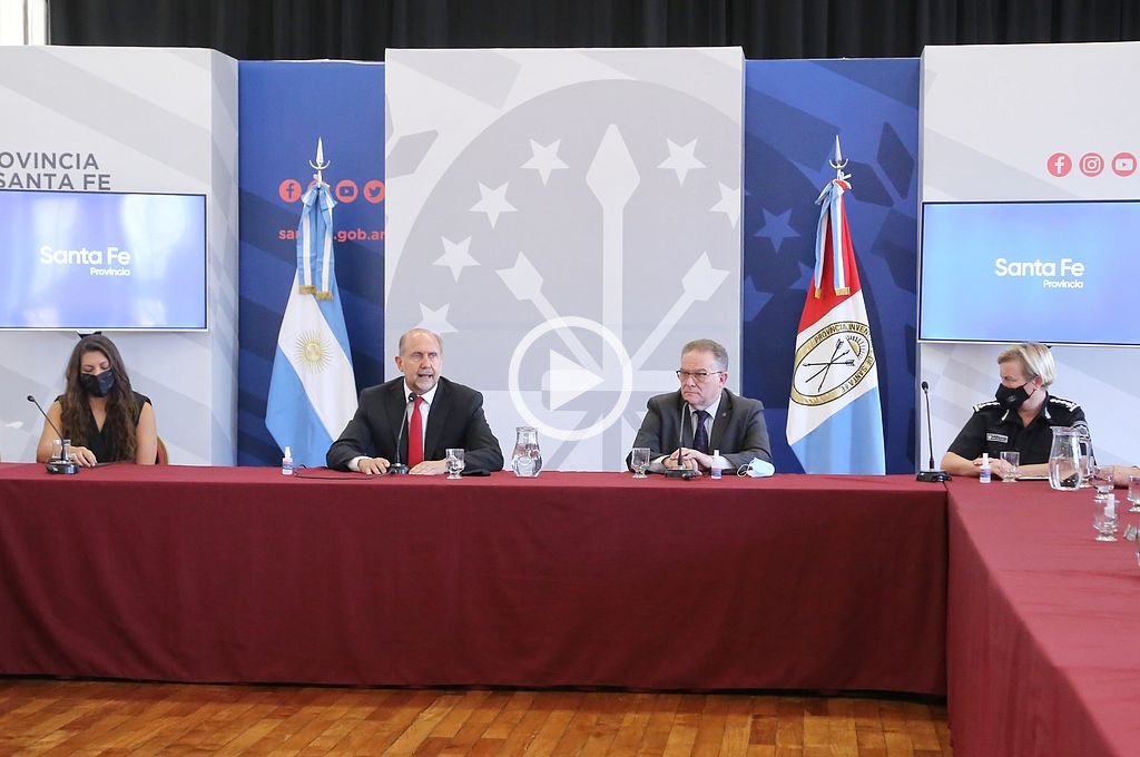 Perotti y Lagna se reunieron con la cúpula policial y pidieron la Ley de Emergencia Económica