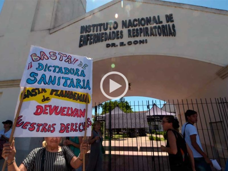 Insólito reclamo anti vacuna en la ciudad de Santa Fe ante la presencia de Vizzotti