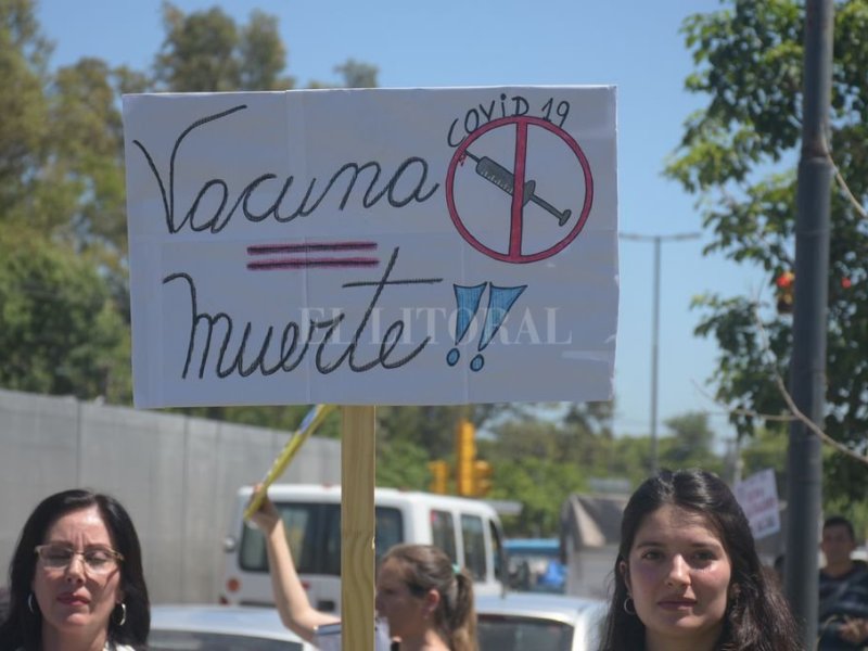 Martorano sobre la protesta de los negacionistas antivacunas: «Es un mensaje peligroso y dañino»
