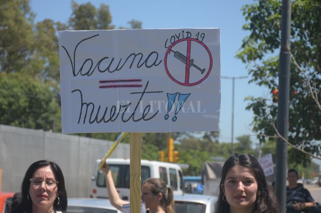 Martorano sobre la protesta de los negacionistas antivacunas: «Es un mensaje peligroso y dañino»