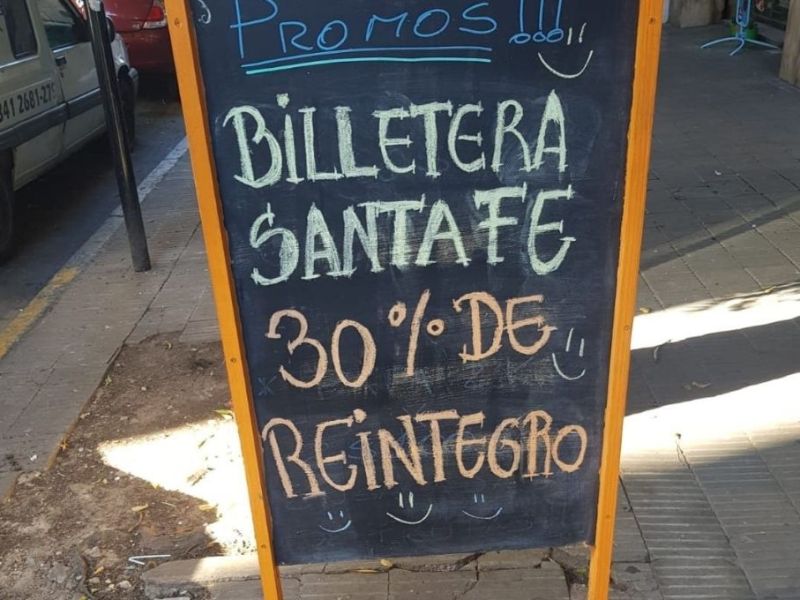Perotti en la esquina de mi casa