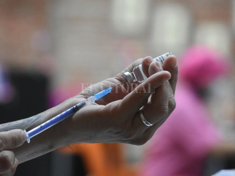 La dosis de refuerzo se aplicará cinco meses después de haber recibido las dos dosis