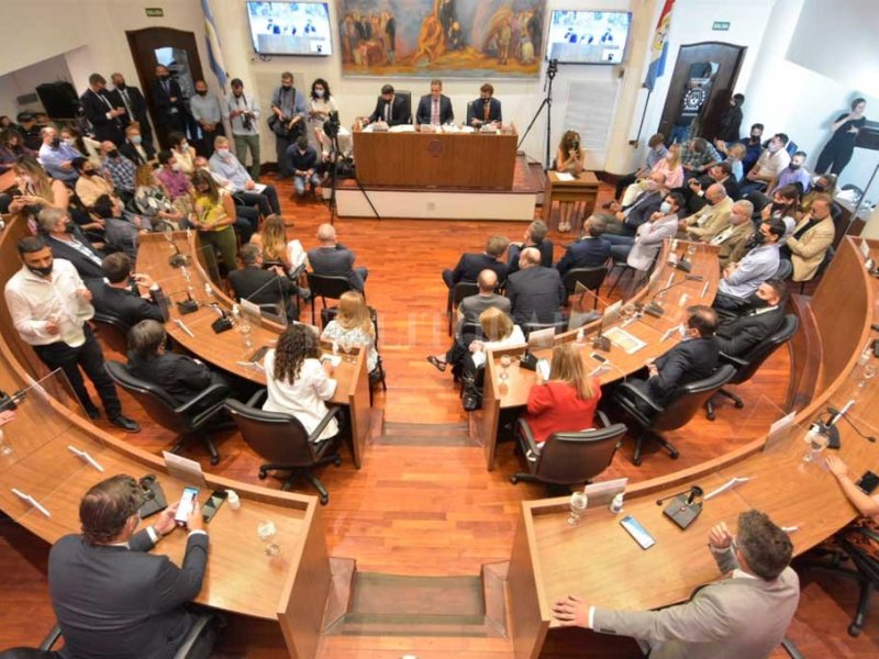 Concejo y jueves de «gala legislativa»: juraron y asumieron los nuevos concejales de Santa Fe