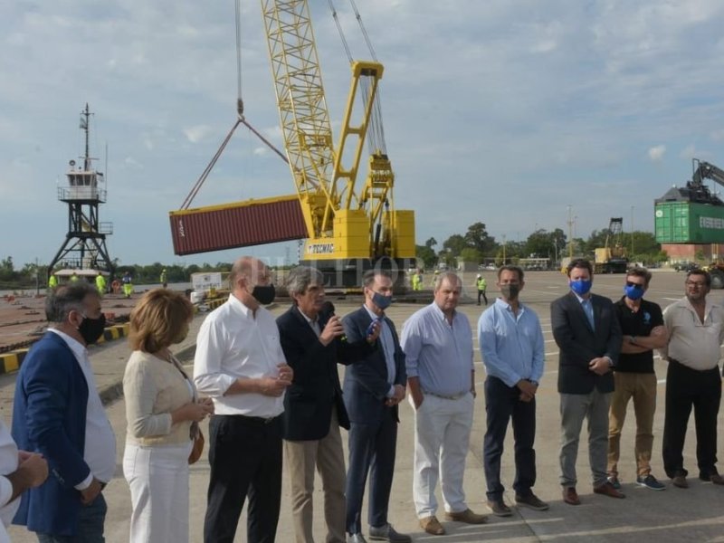Se reactivó el muelle de contenedores en el Puerto de Santa Fe