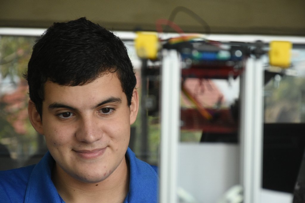 Un genio santafesino: en diez horas programó un robot y ganó una competencia nacional