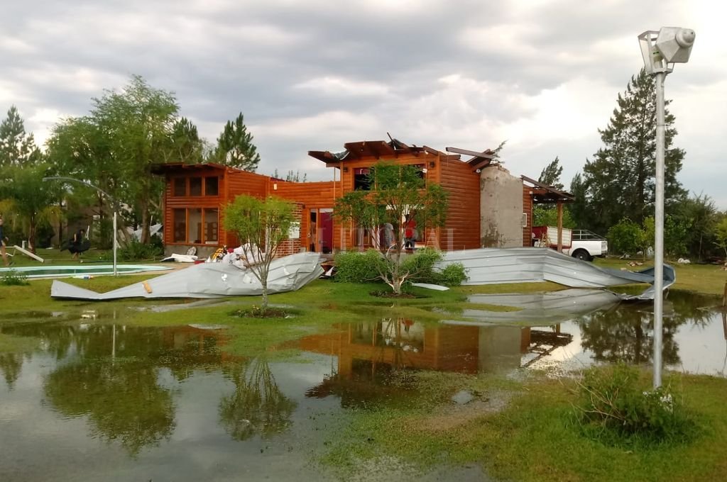 Una tormenta inesperada causó graves destrozos en Avellaneda