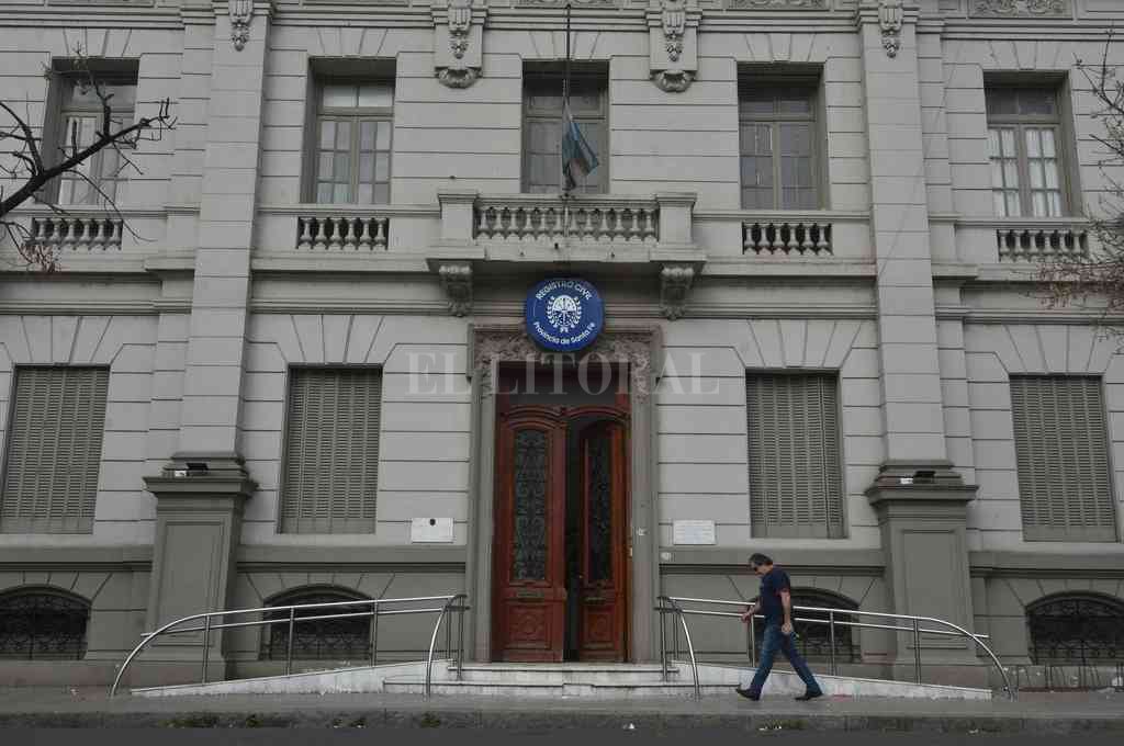 Trabajadores del Registro Civil y Registro General llevan a cabo medidas de fuerza por mejoras laborales