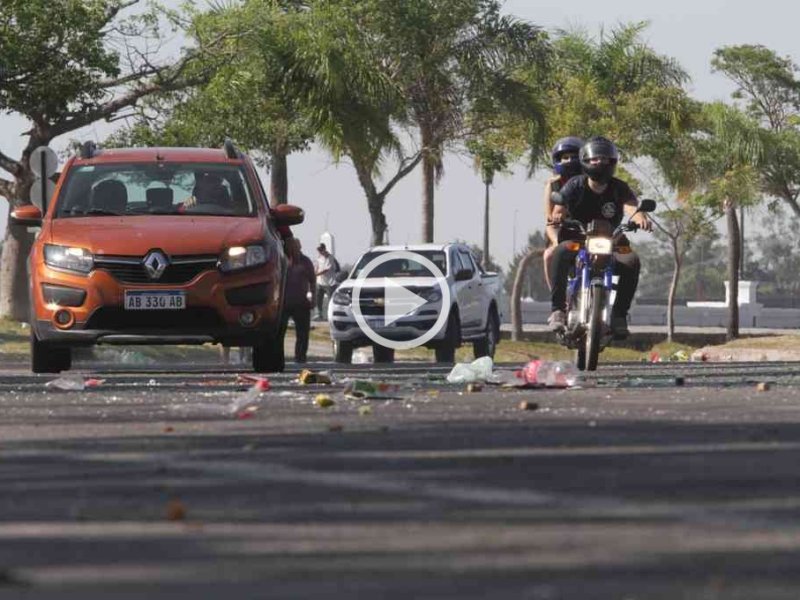 Tras los festejos de Navidad, costanera sucia y operativo de limpieza