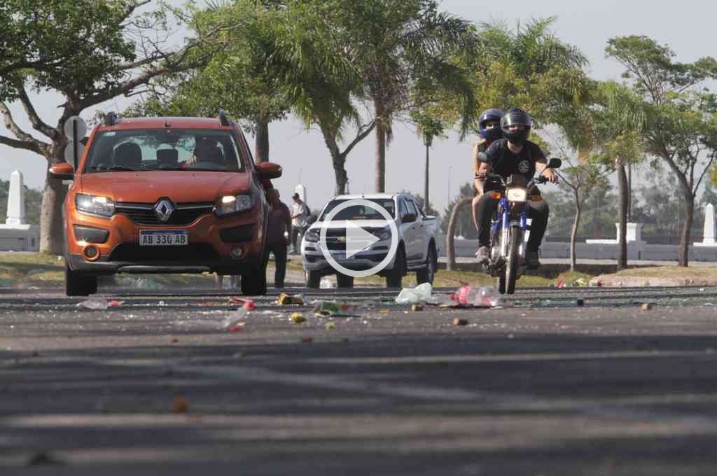 Tras los festejos de Navidad, costanera sucia y operativo de limpieza