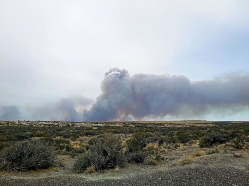 Por un incendio fuera de control se  cortaron las rutas de acceso a Puerto Madryn