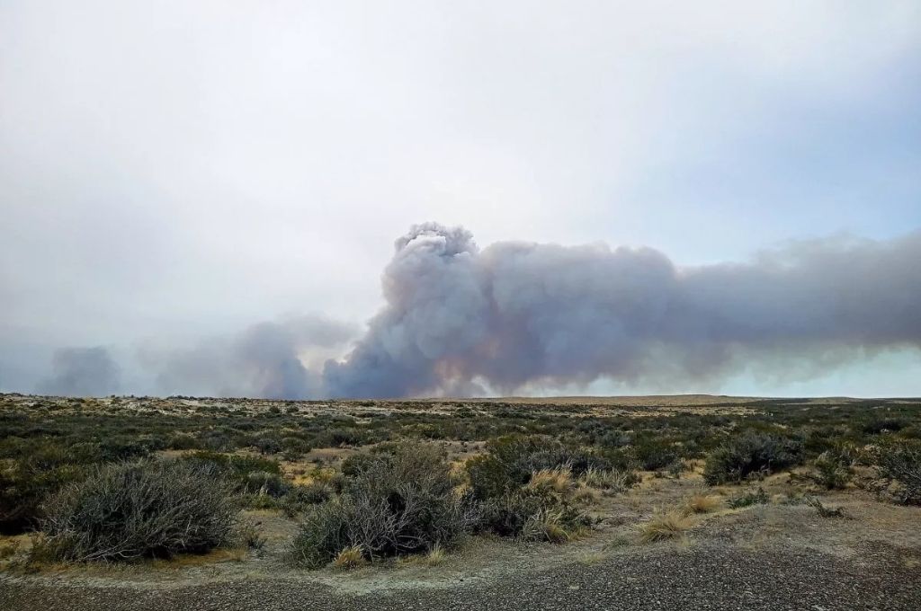 Por un incendio fuera de control se  cortaron las rutas de acceso a Puerto Madryn