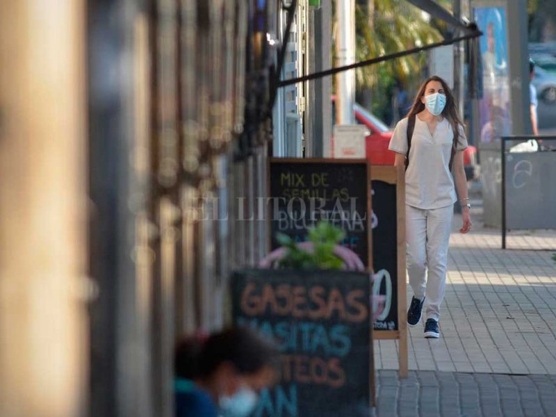 La nueva ola de contagios de Covid  golpea la actividad pública y privada de Santa Fe