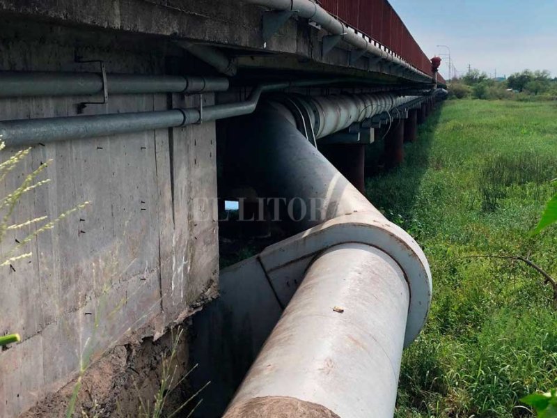 Assa renueva una válvula del acueducto del Río Colastiné en la Ruta 168