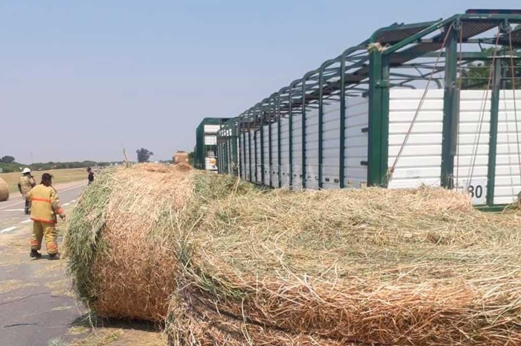 Tragedia en la Autovía 19: un rollo de pasturas mató a un hombre tras el vuelco de un camión