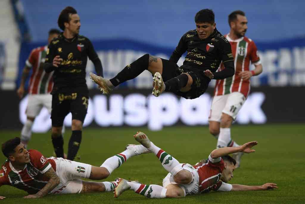 Colón está que vuela con Vélez: primero Sosa y ahora Aliendro