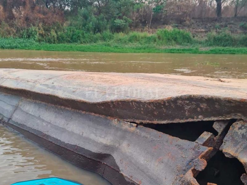 Video: por la bajante del Río Paraná apareció un misterioso barco hundido cerca de Santa Fe