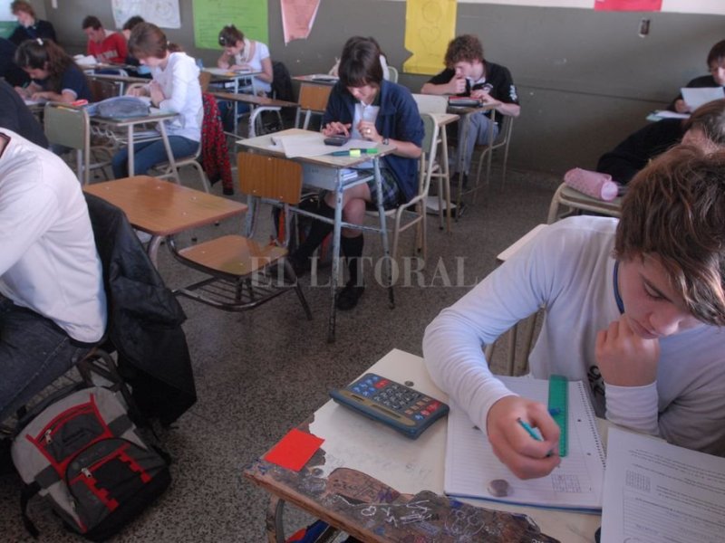 Ahorro, inversión y crédito: la educación financiera llega a las aulas santafesinas