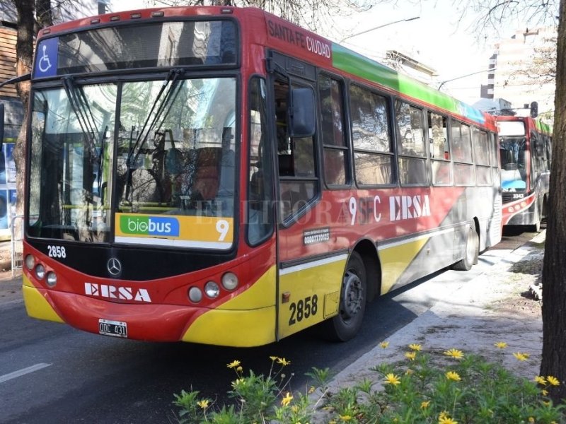 Este lunes comenzaron a regir los cambios de recorridos en 7 líneas de colectivos