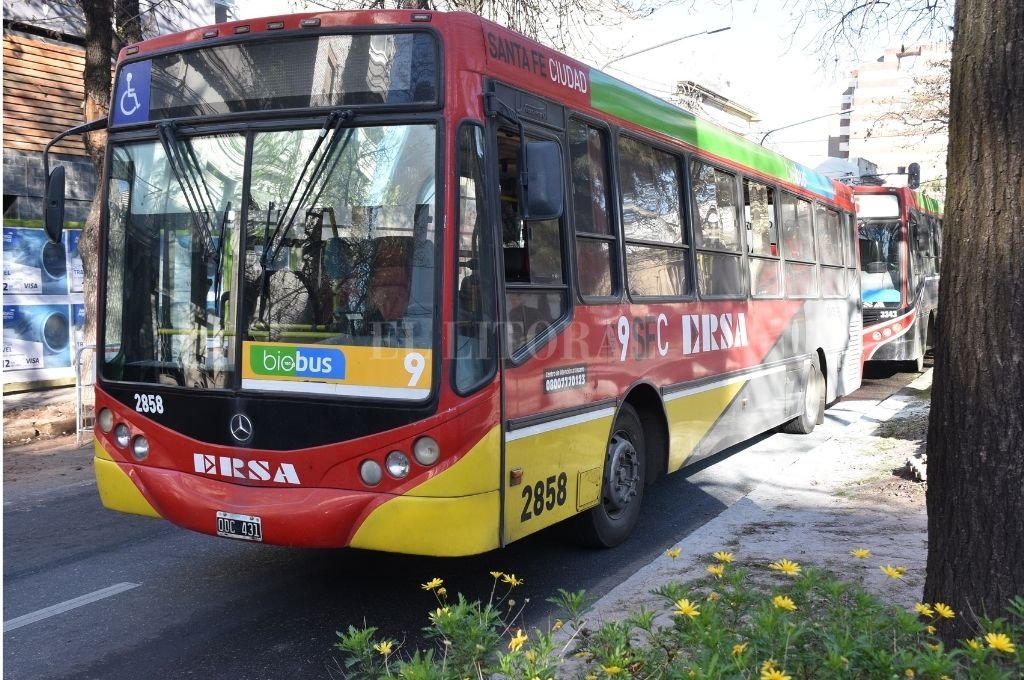 Este lunes comenzaron a regir los cambios de recorridos en 7 líneas de colectivos