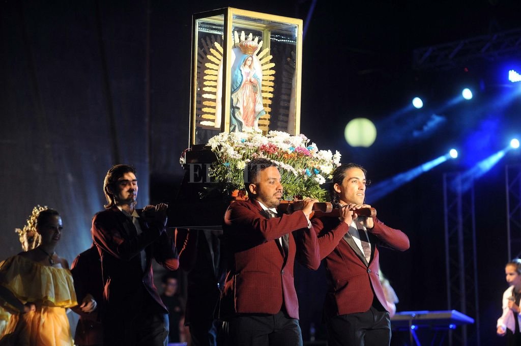 El Festival Folklórico de Guadalupe brilló en el Anfiteatro «Juan de Garay»