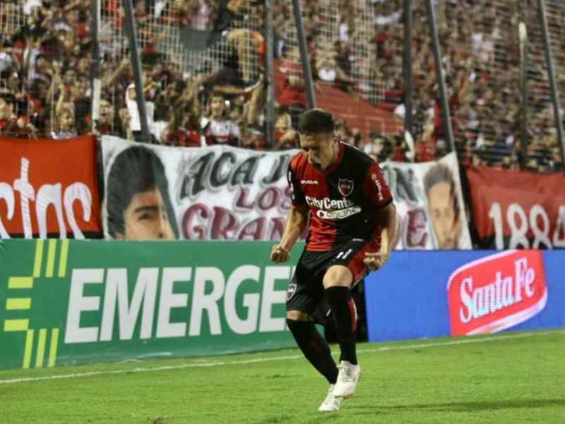 Newells aprovechó la superioridad numérica y superó a Defensa y Justicia