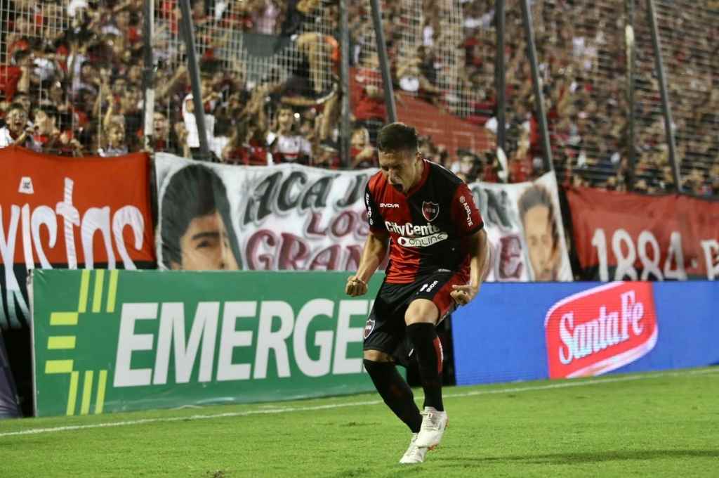 Newells aprovechó la superioridad numérica y superó a Defensa y Justicia