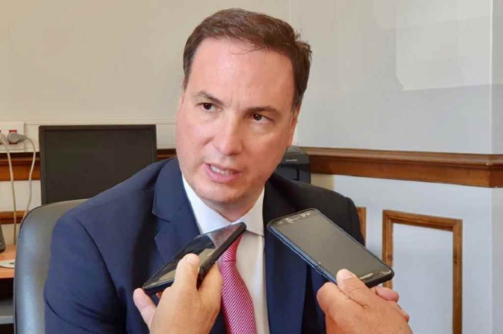 El senador Enrico se solidariza con Corrientes y viaja para colaborar con los bomberos