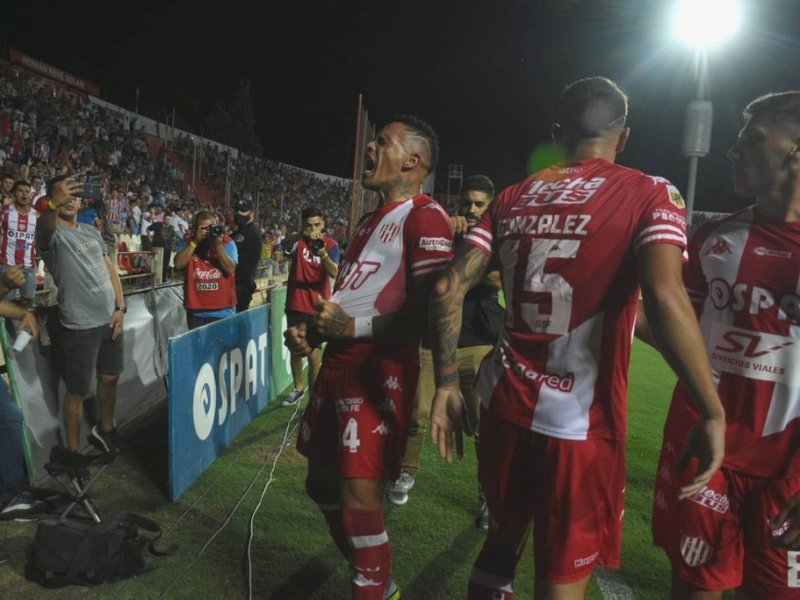 Unión le ganó a Atlético Tucumán: Álvez desató el nudo que orquestó el Vasco