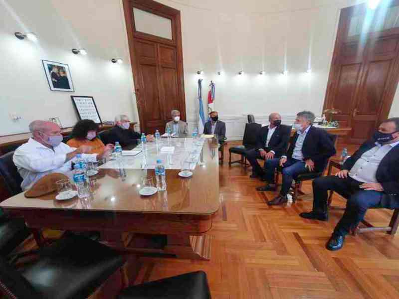 El gobierno de Santa Fe ofreció el 46 % de aumento a los estatales