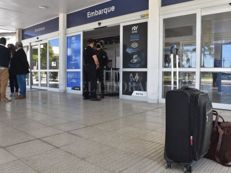 Aerolíneas programó 8 vuelos semanales desde abril entre Santa Fe y Buenos Aires