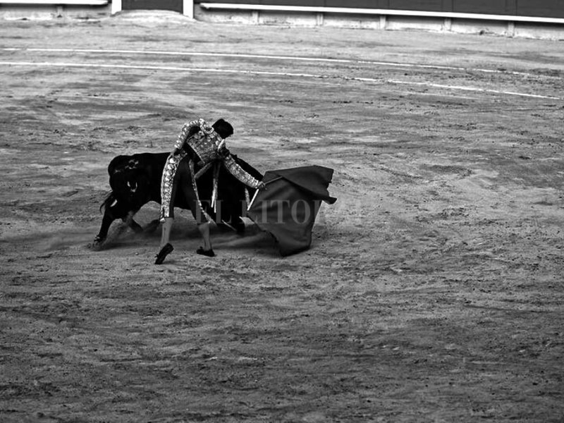 ¿Una corrida de toros en pleno bulevar Pellegrini de la ciudad?
