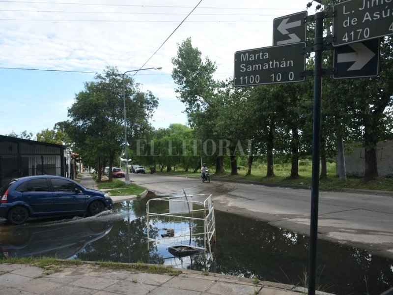 Santa Fe: en El Pozo cunde el delito, hay un «lago cloacal» y se roban tapas de desagües